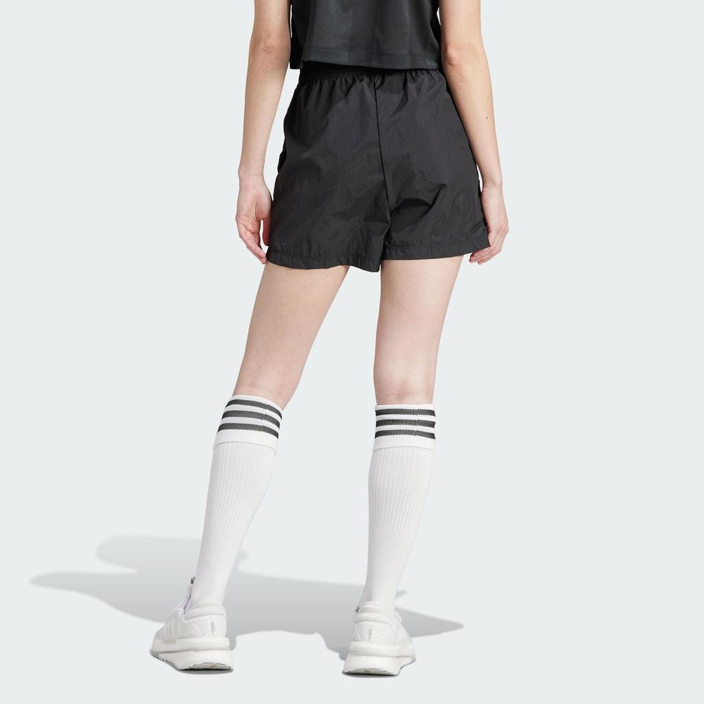 adidas Шорты на кнопках Tiro с монохромным логотипом и эластичной резинкой на талии. Черные женские шорты IB4757