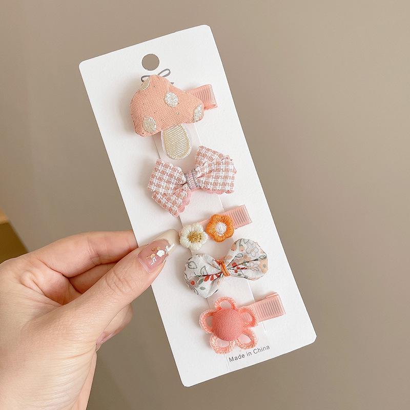 Retro Cute Baby Hair Clips – Gentle Fabric Flower Headwear for Girls