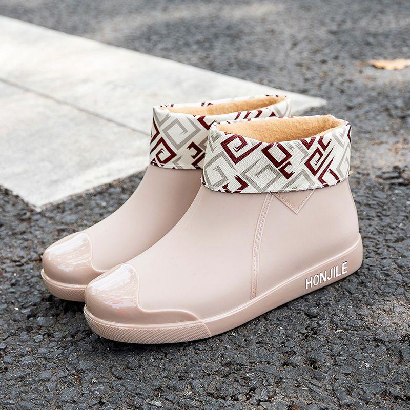 2024 Резиновые сапоги женские модные галоши фиолетовые теплые резиновые туфли на меховой подкладке женские мягкие ботильоны без застежек плюшевые резиновые сапоги