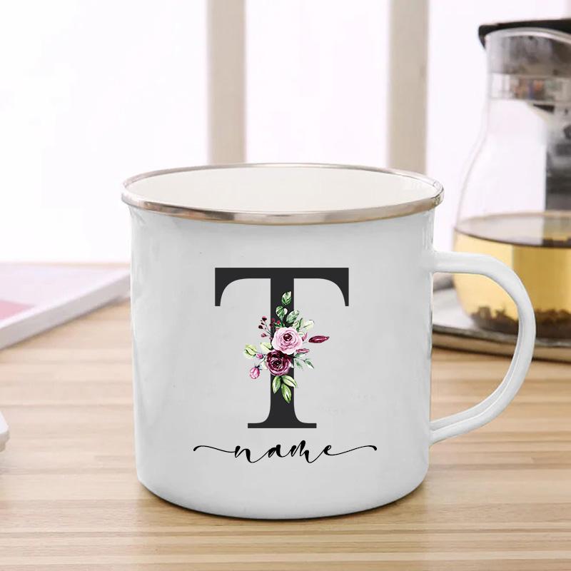 26 инициалов, черная буква, фиолетовый цветочный принт, эмалированная кружка, креативные кофейные чашки, дорожная чашка, персонализированные подарки, кружки для напитков