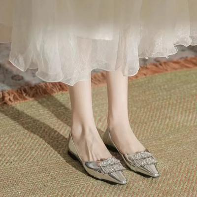 Модная женская обувь 2024 года, острый нос, низкие каблуки, повседневные женские кроссовки, универсальные, с кристаллами, модис, балетки, неглубокий нос, новинка на каблуках, лето