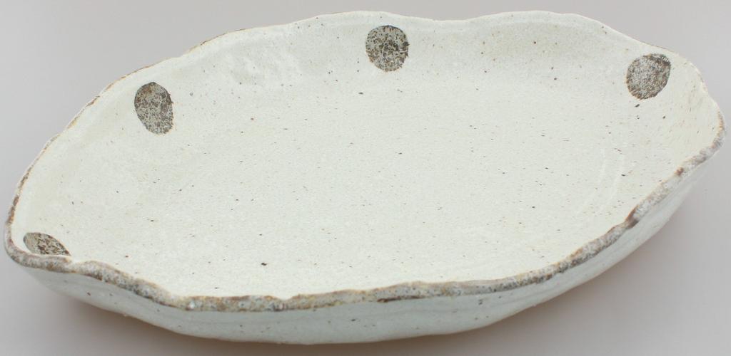 Mino Ware Polka Dot White Karatsu Pasta Plate Leaf Shape K10195