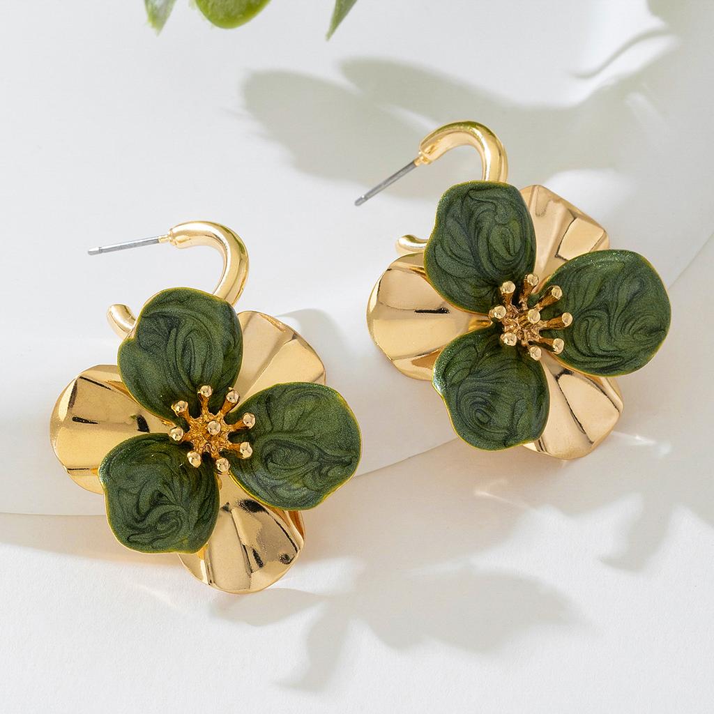 Комплект из цветочного колье и сережек