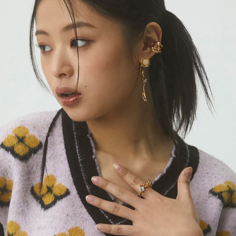 NEUF PIECE VINE EARCUFF / GOLD