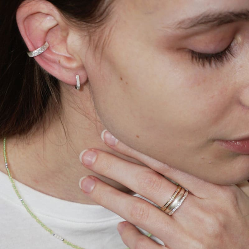 OURPIERRE GRANITO HOOF EARRING SILVER