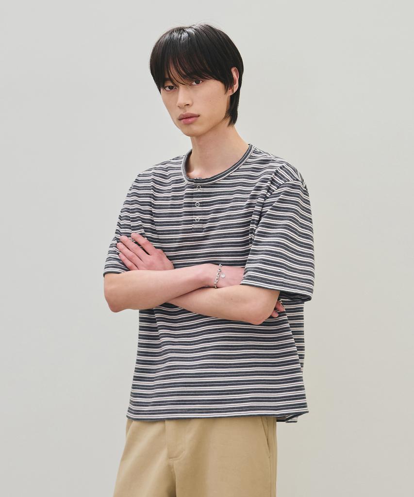 ROTEMBER Multi-Stripe Henley Neck Half T-Shirt [Charcoal]