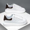 McQueen маленькие белые туфли женские 2025 весна новые толстая подошва увеличивающие рост взрыв универсальные студенческие мягкая подошва легкие спортивные кеды