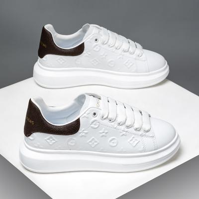 McQueen маленькие белые туфли женские 2025 весна новые толстая подошва увеличивающие рост взрыв универсальные студенческие мягкая подошва легкие спортивные кеды