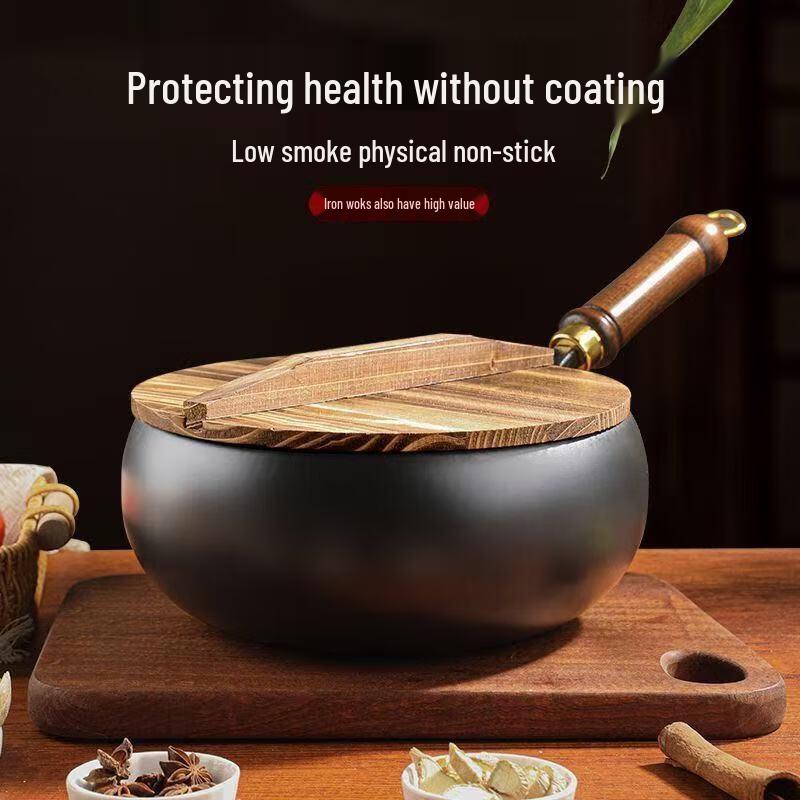 Lilang Hammered Cast Iron Wok with Wooden Lid