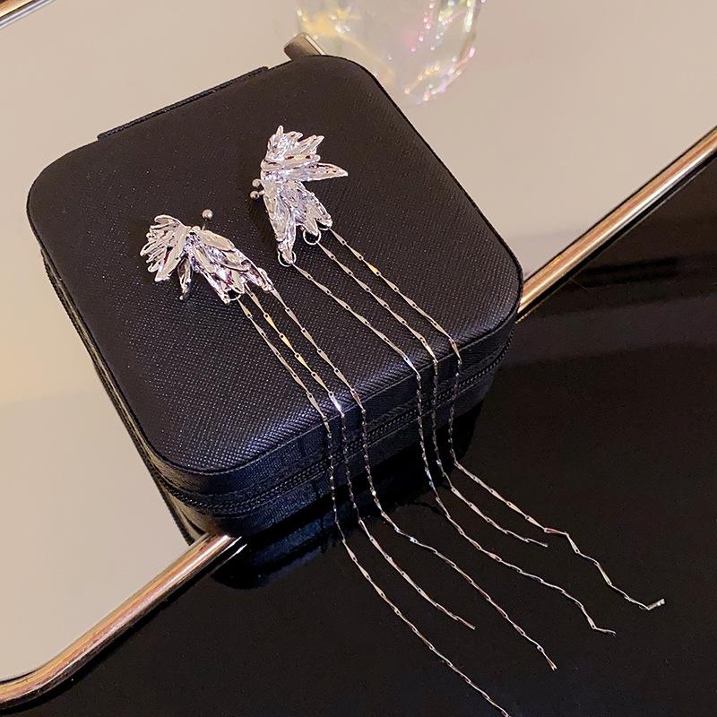 Irregular Butterfly Sequined Fringed Ear Bone Clip Super Fairy Temperament Internet Celebrity Same Ear Clip a Frigid Wind Earrings Female