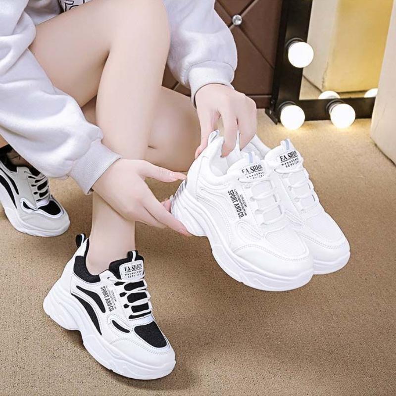 Спортивная женская обувь 2024 года, новая сетчатая дышащая толстая подошва, универсальная повседневная вулканизированная маленькая белая обувь Zapatos De Mujer