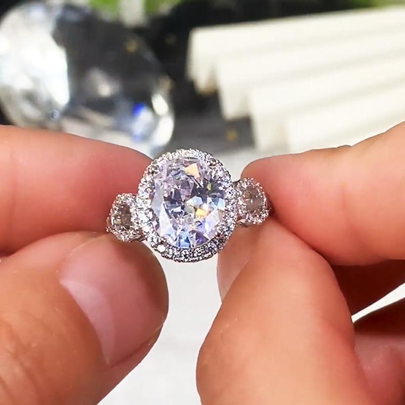 New jewelry, sparkling diamond oval zircon full of women's rings, one piece is sent on behalf of others.