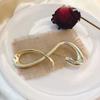 Zinc Zinc Alloy Lucky Number Brooch Gold Irregular Metallic Brooches 8-shaped Pin  Suit Coat Collar