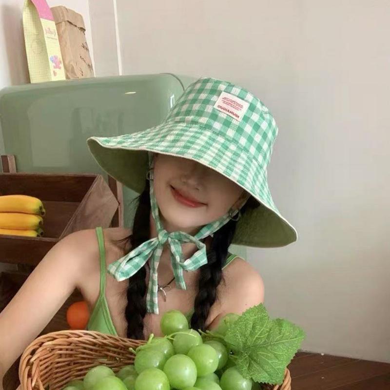 Двусторонняя клетчатая шляпа с широкими краями и шнуровкой, летняя универсальная солнцезащитная кепка для отдыха на открытом воздухе, милые контрастные цветные кепки в клетку для женщин