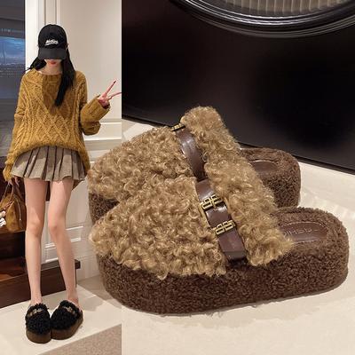 Корейская версия тапочек на высоком каблуке с пушистой отделкой и пряжкой для ремня для женщин для ношения 2025 осень-зима новая легкая хлопковая шлепанка на толстой подошве