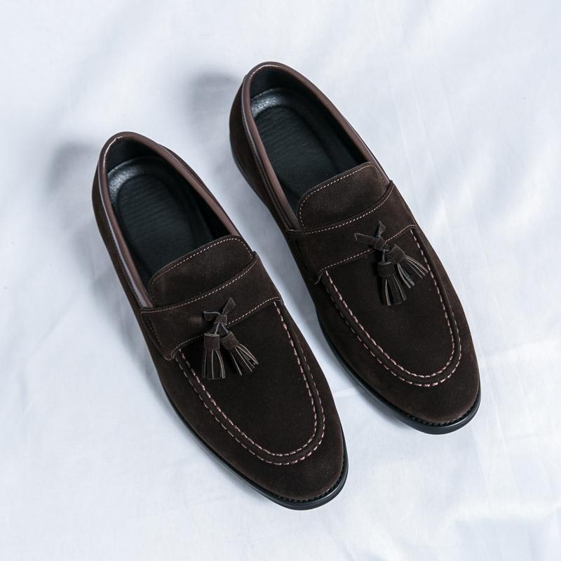 2024 Модные мужские туфли с кисточками и острым носком, повседневные кроссовки из коровьей замши в стиле ретро, мужские парусиновые туфли, удобные дышащие туфли для вождения