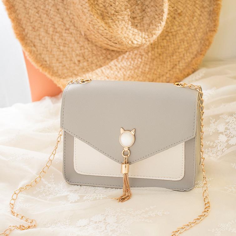 Свежая и милая модная сумка. Маленькая квадратная сумка. Универсальный клатч контрастного цвета.