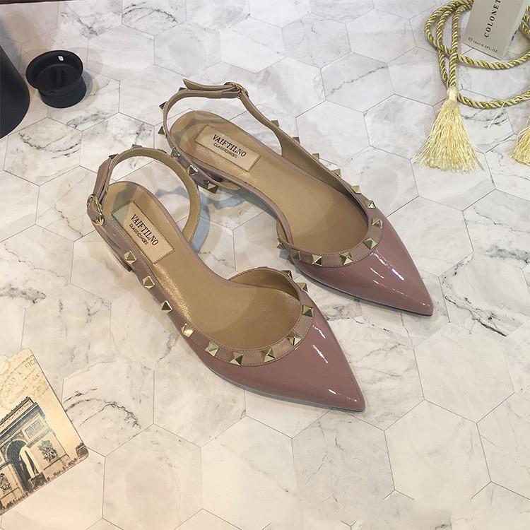 Сандалии с заклепками женские 2024 новые остроносые одинарные туфли плоские туфли лакированная кожа Baotou темперамент высокие каблуки женские туфли 33-41