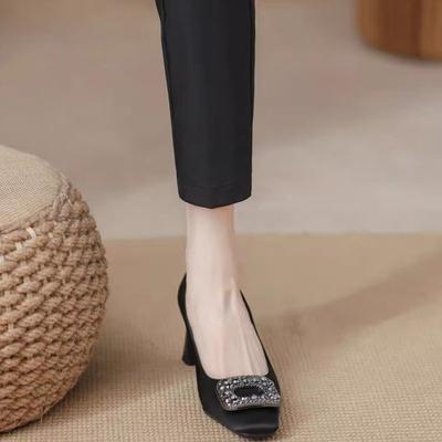 Французский маленький ароматный стиль с юбкой туфли на высоком каблуке женские 2025 осень новая обувь со стразами темперамент квадратный носок толстый каблук вечерние туфли