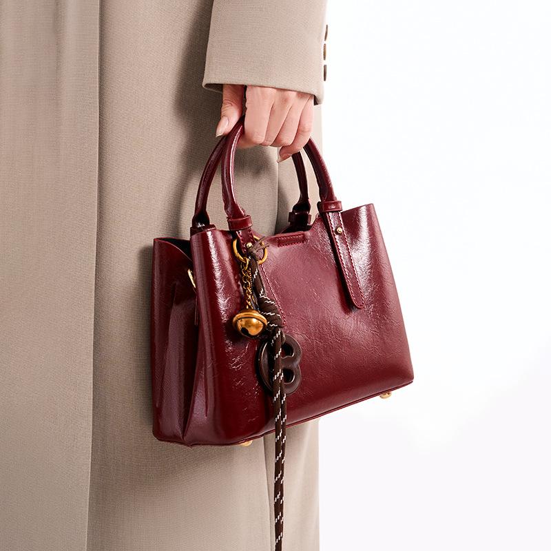 Large Capacity Bag Female Tote Bag 2025 New Armpit Bag High Sense Commuter Red Wedding Bag Female Bride Bag