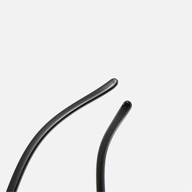 Пресбиопические очки с мультифокусными линзами. +1.0 -+ 4.0 диоптрии