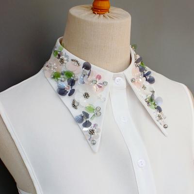 One Piece of Luxurious and Elaborately Crafted False Collar for Ladies. It Features Intricate Beadwork and Sequins, Embodying Th