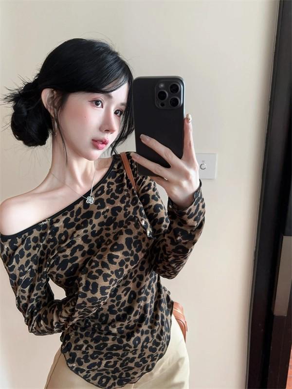 Chic Leopard Print Open-Back Tie-Up Long-Sleeve T-Shirt for Women - Autumn Edition