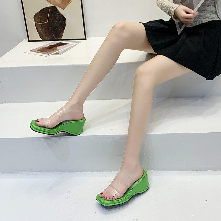 Модные женские тапочки на каблуке с уклоном, лето 2024, новые корейские прозрачные шлепанцы с квадратной головкой, свободные тапочки для улицы, женские тапочки