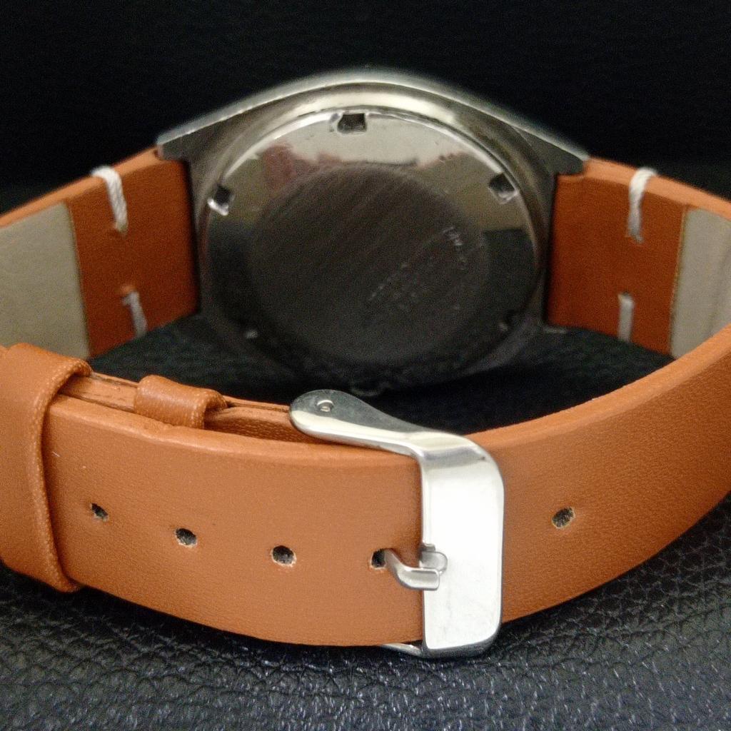 JAPAN VINTAGE SEIKO 5 AUTOMATIC MENS WHITE COLOR DIAL WATCH A701489-5 R206b-a701489