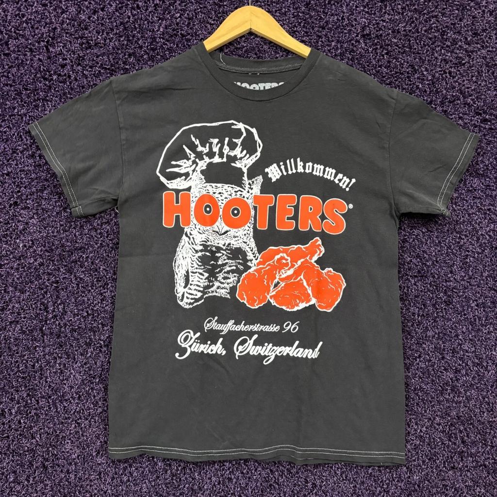 Hooters Est 1996 Tshirt size medium