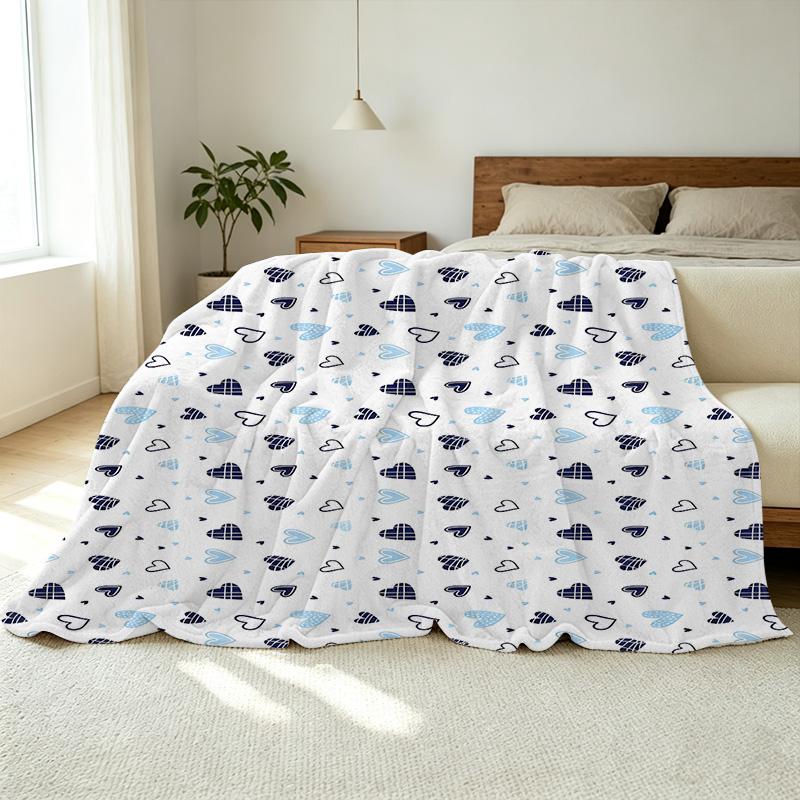 Heart-Themed Flannel Blanket | Anti-Pilling Soft Warm Throw, Cozy Home Decor for Christmas & Halloween, Ideal for Maternity & Daily Use