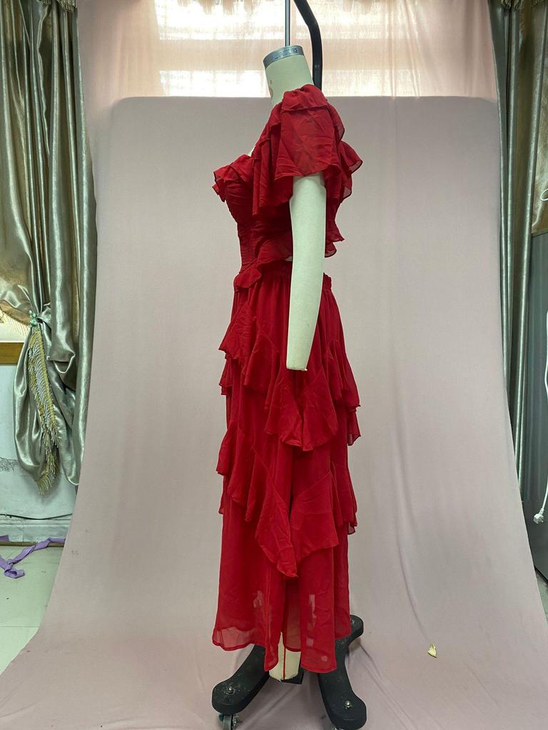 Праздничное платье с открытой спиной и оборками в европейском и американском стиле 2025 г.