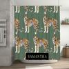 Стильная шторка для душа с тигровым принтом для декора ванной комнаты, персонализированная с пользовательским именем, с зеленым фоновым узором, украшение для дома.