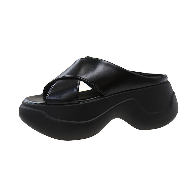 Новая толстая подошва с юбкой, выход в свет с передовым супервысоким чувством 2025 сандалии на танкетке шлепанцы женские летние уличные французский стиль