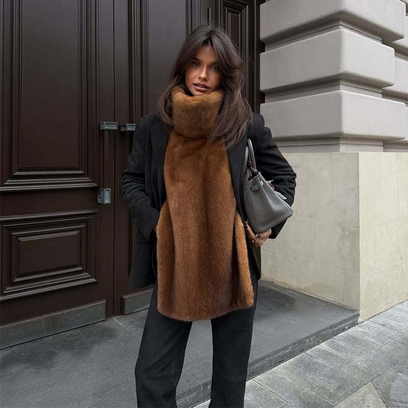 Водолазка с высоким воротом, меховая безрукавка, модный женский теплый утолщенный жилет 2025 года, роскошная женская одежда, новая весенняя уличная вечеринка, верхняя одежда