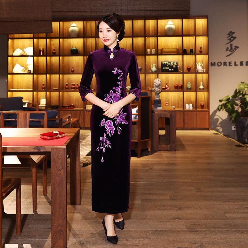 New cheongsam golden velvet retro improved embroidery long large size middle-aged and elderly catwalk Tang clothing high-end performance