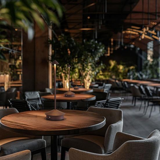 Настольная лампа из металла с питанием от батареек, сенсорное управление, без мерцания, регулируемая яркость, нескользящий дизайн, современная беспроводная прикроватная лампа