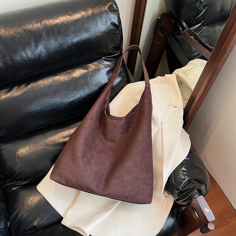 Large-capacity Tote Bag, Women's Korean Version, High-end Sense, Trendy Commuting, Simple and Versatile Shoulder Bag.