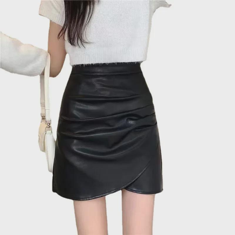 Юбка А-силуэта из черной искусственной кожи с высокой талией для женщин - неровный подол, коллекция весна/осень/зима 2024 г.
