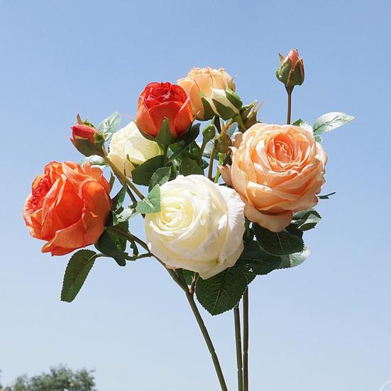 Искусственная роза со стеблем, зеленые листья, реалистичный искусственный цветок, украшение для свадебной вечеринки, домашнего офиса, стола, искусственная цветочная ветка, украшение