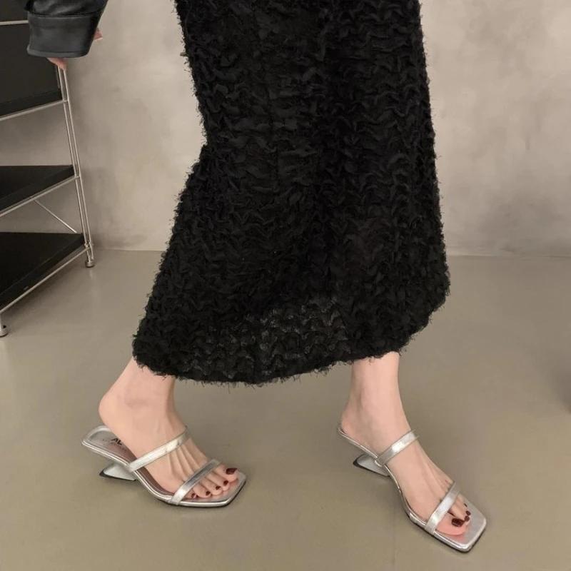 Летние новые простые босоножки на танкетке с открытым носком и тонким ремешком, квадратные сексуальные римские тапочки на высоком каблуке, шлепанцы, синие шлепанцы