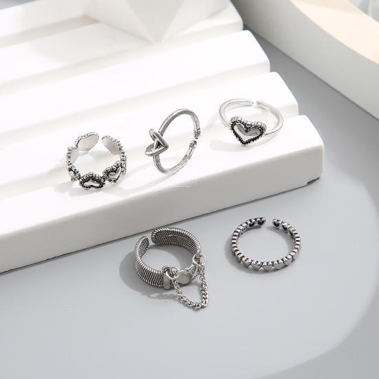 1 Set Women Ring Heart Shape Chain Decor Opening Design Metal Finger Ring Dates Parties Jewelry Accessory