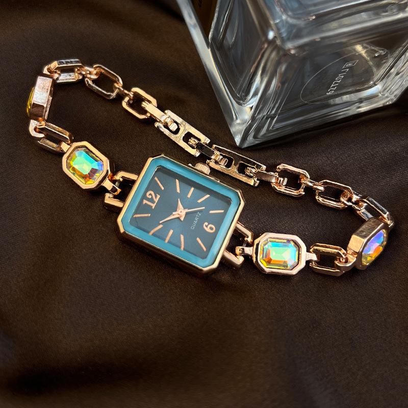 Квадратные часы с 24 цветами, бриллиантом 'Огонь', простые нишевые, роскошные, женские, кварцевые