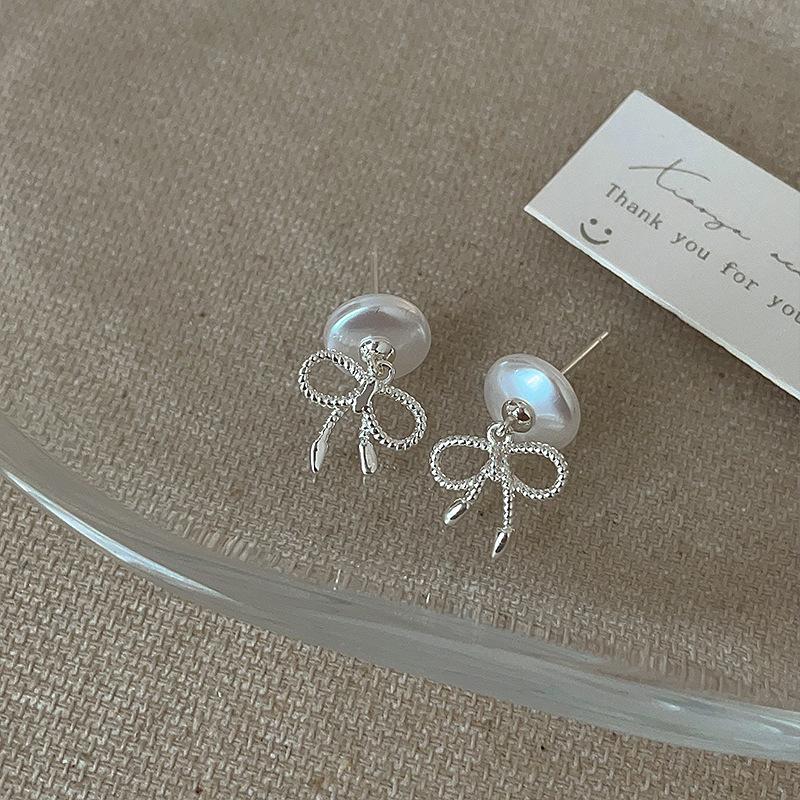 Sweet And Cool Style Pearl Bow Stud Earrings Female Niche Design Sense Simple, Sweet And Exquisite Fashion Versatile Earrings
