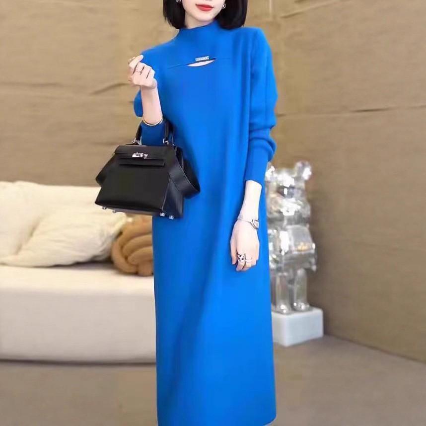 Платье с полувысоким воротником с темпераментом пальто женское осенне-зимнее средней длины свободное и стройнящее однотонное трикотажное платье-свитер