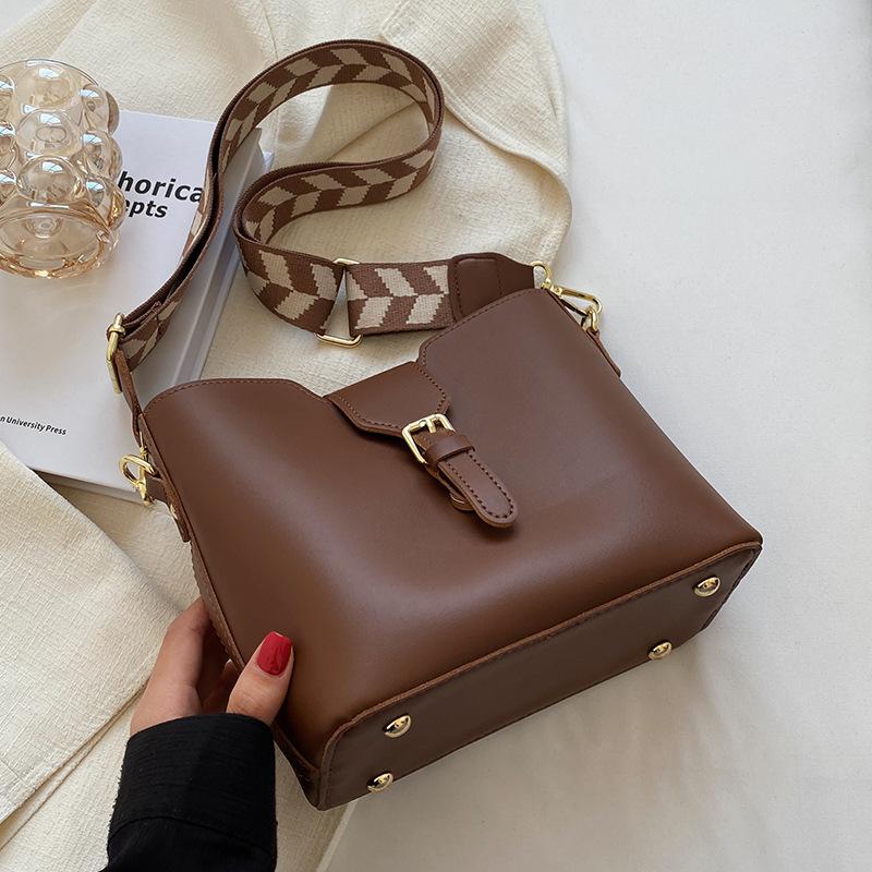 Customized Large-capacity Bag Women's 2025 New Autumn and Winter High-quality Textured Messenger Bag Retro Versatile Portable Bucket Bag