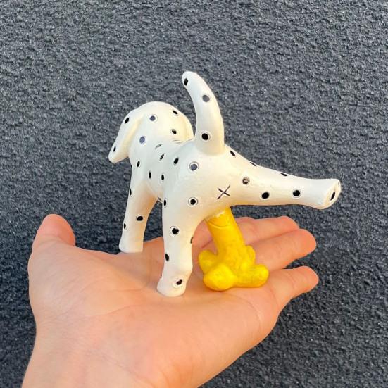Украшение в виде писающей пятнистой собаки из смолы, фигурка щенка далматина, мультяшная писающая статуя далматина для украшения стола в саду и в помещении
