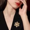 Golden High-End Women'S Delicate Flowers, Sparkling S, Redbud Anti-Light Brooches