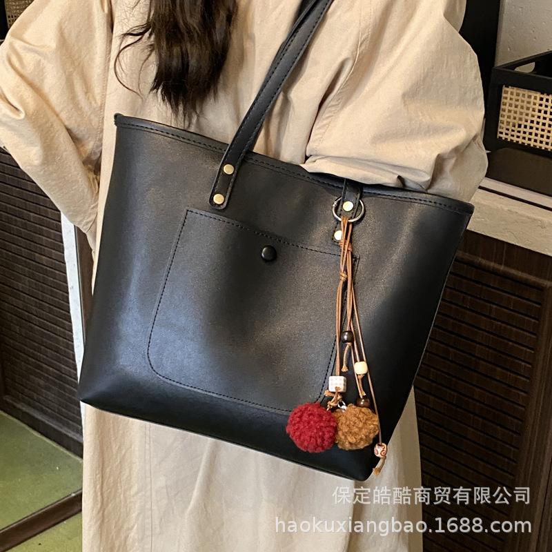 Large-capacity Retro Bag Women's Autumn and Winter Versatile 2025 New Simple Shoulder Bag Popular Commuter Tote Bag This Year