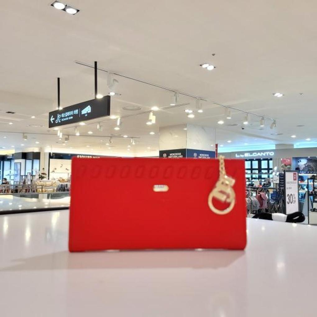 Mari eclaire's slim long wallet made of cowhide leather with ample storage space